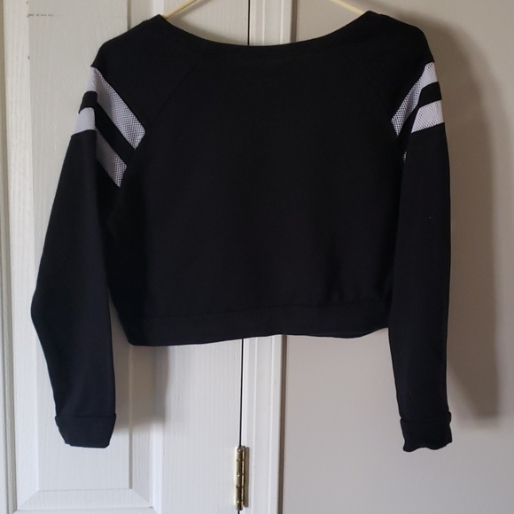 U 2 B top - Picture 2 of 4